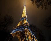 eifflov stolp ponoci pariz bigimage.jpg from parizaa