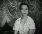 diary of a lost girl louise brooks 24435022 640 496.jpg from diary of lost episodes
