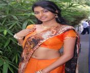 desi girl showing navel out door in saree.jpg from indian kakima sexan female news anchor sexy news videodai 3gp sama