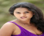 actress anusha an hot navel and cleavages show stills 1.jpg from tamil nadigai anusha sex