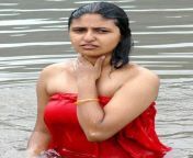 tamil aunty bathing in pond 230001.jpg from 2 bathing indian aunty outdoor videos