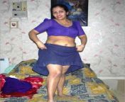 tamil aunty raising petticoat 230001.jpg from desi village aunty saree peticoat