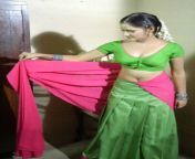 desi mallu navel aunty saree blouse 8.jpg from aunty forgotten to wear blouse hook