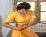 hot mom pic.jpg from tamil aunty dress change