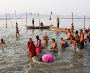 many men women bathe holy river 29192500.jpg from tamil bhabi bathing outdoor