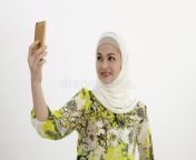 malay woman tudung selfie selfie 105802518.jpg from malay selfie