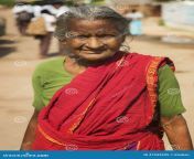 vieille femme tamoule avec le sari rouge 47943595.jpg from tamil oldlady
