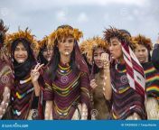 niñas de una tribu papuana en el festival del valle baliem indonesia papua nueva guinea wamena irian jaya agosto jovencitas bella 194290552.jpg from niñas jovencitas