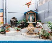 estatua de maria con st teresa de la estatua de calcutta en los misionarios de la caridad en kolkata la india 94528590.jpg from do drew kolkata god maria pgeyeder guder rosl aunty both