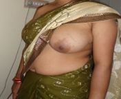 860 1000.jpg from indian maid cleavage whilig booby kamwali