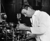 royal raymond rife in his lab november 1929.jpg from rife