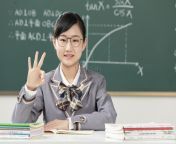 lovepik image of junior high school girl studying in the picture 501604043.jpg from 중학생