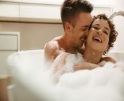 bubblebath dccb82e951944ab29fbf955fc23675c2.jpg from wife and husband romance bathroomactress