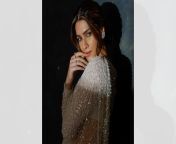have you seen kriti sanons video of herself in white outfits watch.jpg from kriti sanon videoayel