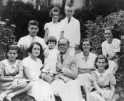 family portrait of the kennedys 515213628 5ae096201f4e130039d788b9.jpg from feco kennedy