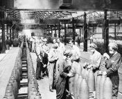 1491px women at work during the first world warmunitions production chilwell nottinghamshire england uk c 1917 q30014 3e1b7760b08c4f88960983b1b1005654.jpg from photo of haw did women give birth
