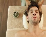 man receiving head massage.jpg from woman masage man head