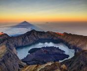 tailormade and group tour indonesia highlight gunung rinjani trek 1.jpg from gede jpg