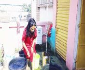 181zgwv.jpg from nnn 29aunty downblouse while washing clothes