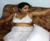 6ddc60198fc515af18aeb92d192f25f5.jpg from indian aunty in saree bra strap visible