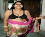 a2b71f29c9caded9f539e5dd8f16061e.jpg from desi aunty in sari open bangle