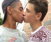 b978a4553cadc9459655b99ceec42be9.jpg from gay kiss twins