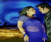 b71552e03c4c12314584c00c9bbf725f.jpg from soundarya hot navel show in saree in slow