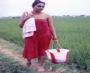 4b8f2a646a81f96508070d89a6b68202.jpg from indian aunty bath with petticoat