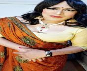 9oei4basgzw41.jpg from booby masked aunty wearing sari showing huge cleavage and big navel