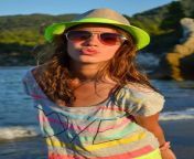 preteen girl beach hat sunglasses sunset light 40942462.jpg from sergei naomi dick