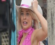 0 margot robby and ryan gosling in chase scene for barbie movie filming in venice beach.jpg from barbie2paidd