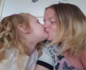 beckhamkiss2jpg.jpg from lesbian mother kissing