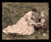 pioneer mother and children d0289 wes and dotty weber.jpg from small son and old