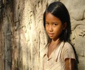 a girl at bayon in cambodia jesadaphorn chaiinkeaw.jpg from asian pth