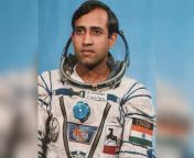 look forward to successful moon landing rakesh sharma 1st indian in space.jpg from indian janen 3d xnxxef video hd xxxxxx zzzz