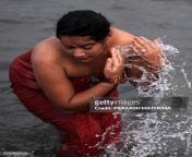 a nepalese hindu woman takes a ritual ba jpgs594x594wgik20c0f8x9k1taeiqxqp2scvomwjpzt0zmq9cuvodwnsv41k from nepali aunty bathing in bagmati river