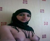 cbbjcw5xiaajbsv.jpg from nipples hijab