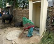 anindianvill.jpg from indian women pooping