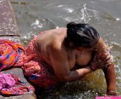 desi aunty open bathing in gange 2.jpg from 2 bathing indian aunty outdoor videos