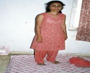 99560954b839d7c9395.jpg from indian aunty and 15 small room