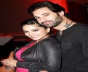 sunny leone and daniel pose for a cute picture 201605 1463115157 433x650.jpg from sunny leone couple se