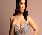 sunny leone cleavgae off shoulder gown.jpg from sunny leone sex nude sonali bendre xxx move dot com闂備浇娉曢崰鎰板几婵犳艾绠x video pa