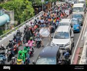 las pinas city philippines 16th apr 2020 motorists line up at a covid 19 community quarantine checkpoint in las pinas city the philippines april 16 2020 credit rouelle umalixinhuaalamy live news 2bey010.jpg from las piñas ii