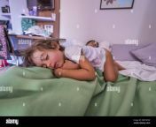 very young girl sleeping in the bed with her mother 2br1w3w.jpg from young sleeping