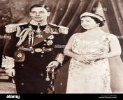portrait of king george vi and queen elizabeth of england in formal coronation robes p67n8j.jpg from queen wife