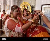 kolkata india 19th oct 2018 married hindu women apply sindoor or vermilion to each other in front of durga idol after the baran rituals on the occasion of bijaya dashami celebration on the last of durga puja festival as per bengali tradition fifth or last day of durga puja is vijaya dasami in the last day durga idol immersion on vijaya dasami conclude the durga puja festival credit saikat paulpacific pressalamy live news px66n5.jpg from bangle puja da