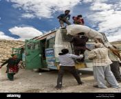people loading goods on the top of the bus himachal pradesh india s3jtkc.jpg from indian in hd free loads www xxx tv com