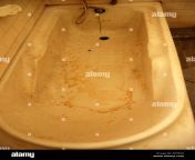 dirty bath tub in indian hotel ak56xx.jpg from indian tub
