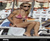 michelle hunziker enjoying a day on the beach with her boyfriend liguria dr7p99.jpg from michelle hunziker am strand