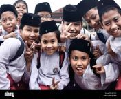 smiling school kids in kuala lumpur malaysia hxc7ay.jpg from murid melayuian school mini scu